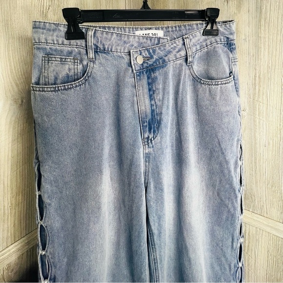 Lane 201 High Waisted Pearl Embellished Jeans - Picture 4 of 7